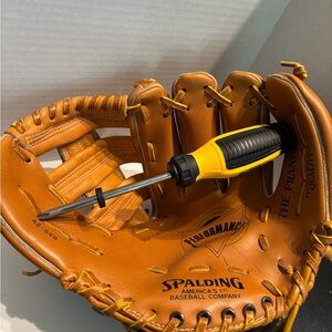 Spalding 12.5 right hand, baseball glove 42–549 performance series fast shipping